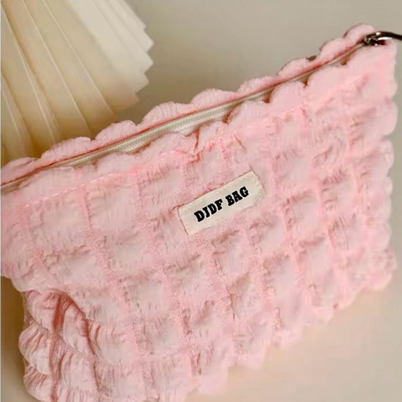 BUBBLE PUFFY PUFFER PINK ZIP TOP MAKEUP BAG-COSMETIC BAG-QUILTED-NEW - Picture 4 of 7